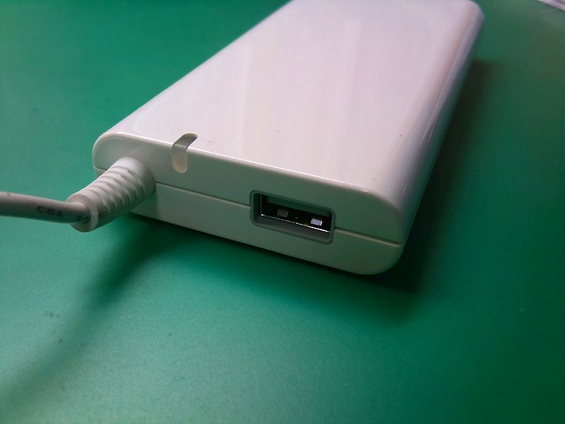 File:EP121 AC USB.jpg